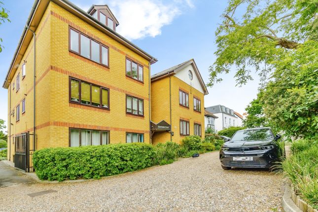 3 bed property, in South Norwood Hill, £325,000