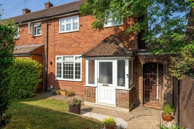 3 bed property, in Burghley Avenue Borehamwood WD6, £765,000