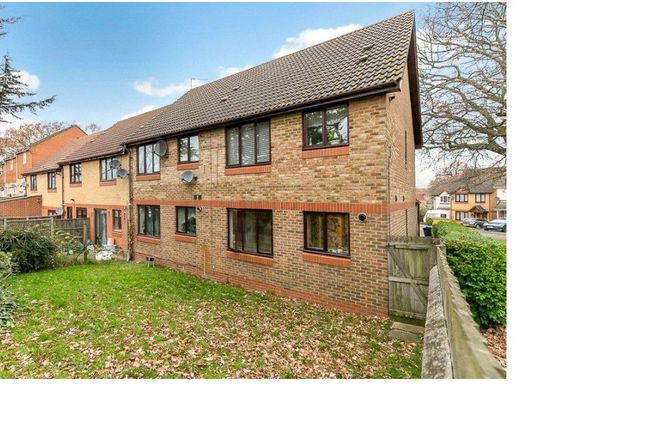 1 bed property, in Franklin way, £180,000