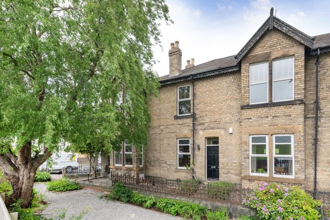 2 bed property, in Cross Morpeth Street, £250,000