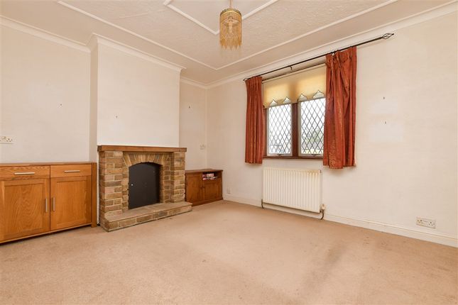 2 bed property, in Lagham Road, £350,000