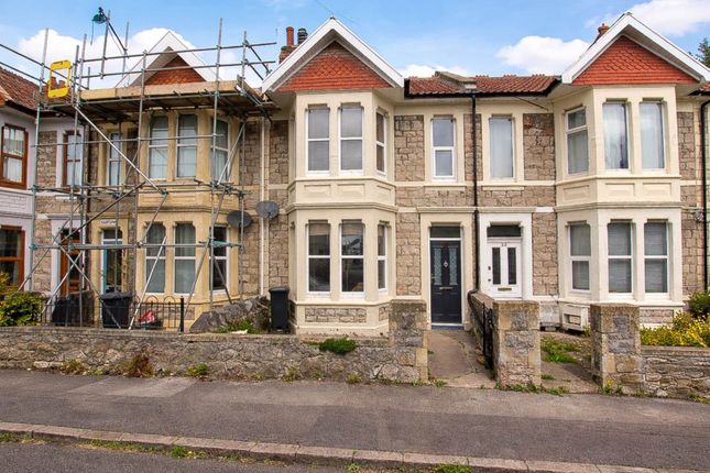 4 bed property, in Amberey Road, £250,000