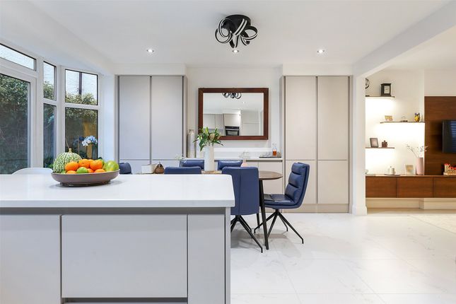 4 bed property, in Lakehurst Road, £850,000
