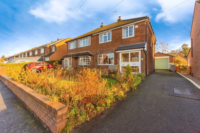 3 bed property, in Barnfield Road, £300,000