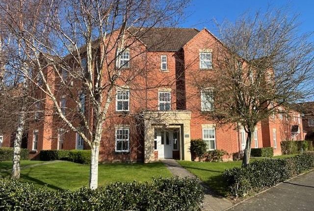 2 bed property, in Purser Drive, £200,000