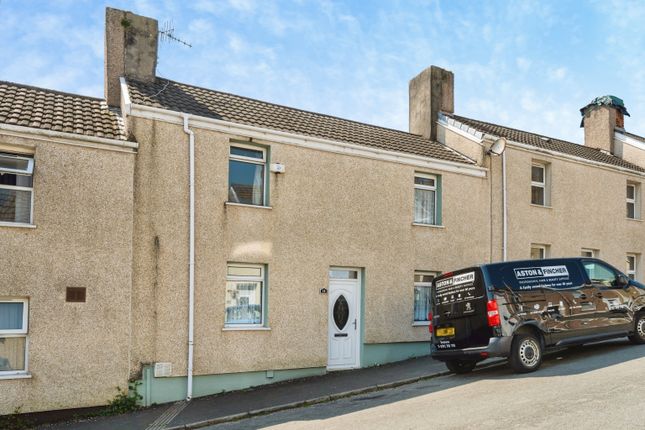 2 bed property, in Hoo Street, £130,000