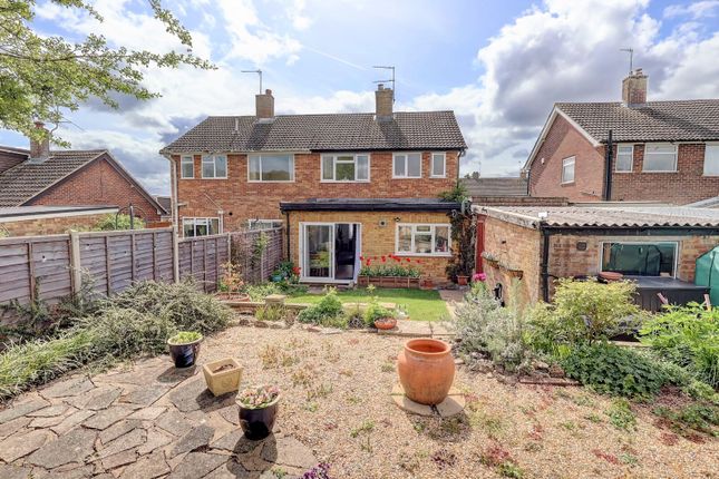 3 bed property, in Heath End Close, £575,000