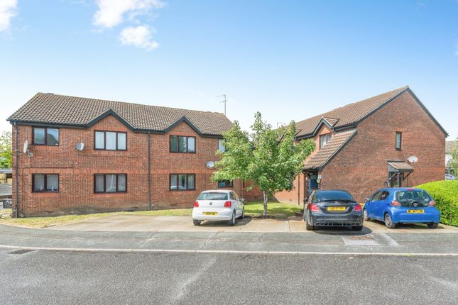 1 bed property, in Oakley Close, £170,000