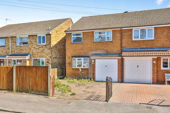 3 bed property, in Newstead Terrace, £165,000