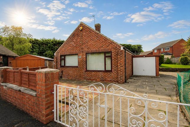 2 bed property, in Mackie Hill Close, £180,000