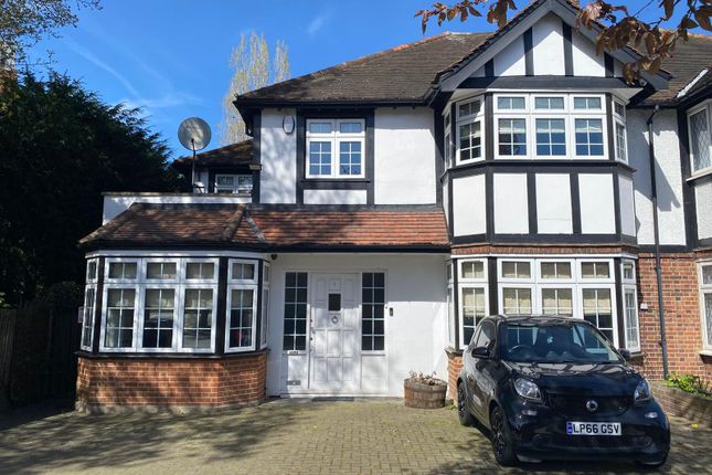 5 bed property, in Wynchgate, £1,300,000