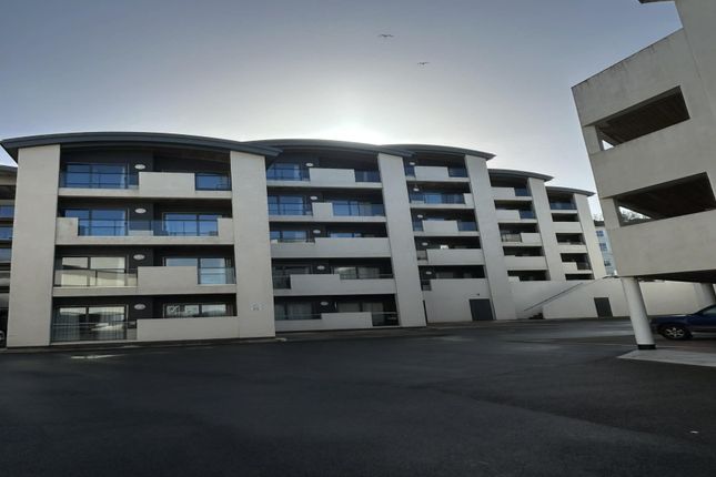 2 bed property, in Westbeach, £35,000