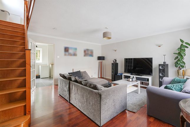 3 bed property, in Anstiebury Close, £510,000