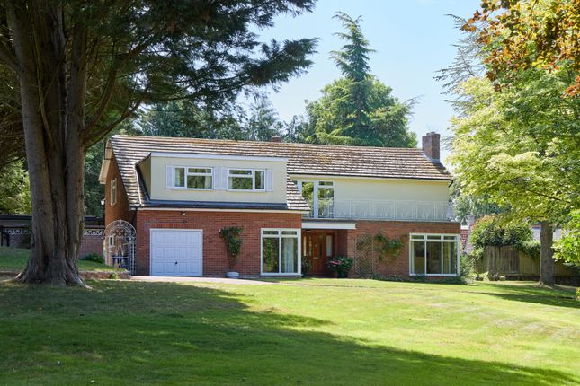 4 bed property, in Moulton, £995,000