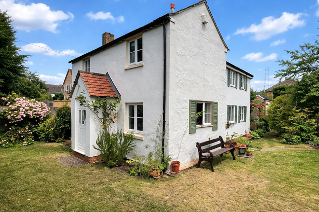 3 bed property, in Bracken Road SL6, £695,000