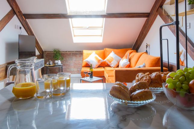 2 bed property, in Kiln Court, £185,000