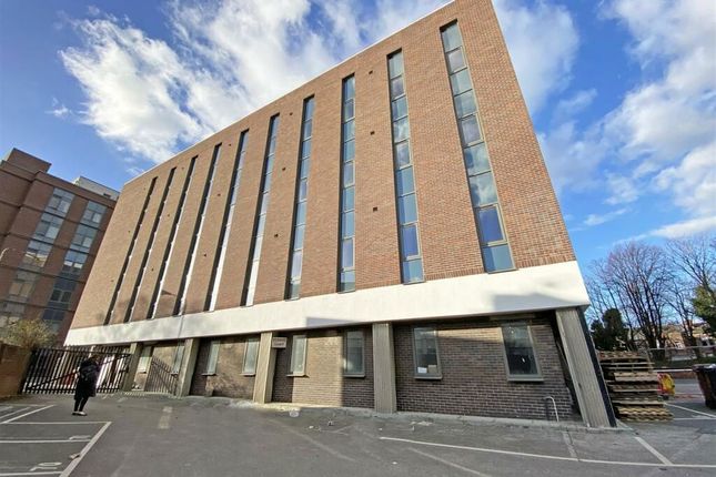 1 bed property, in Crosby Road North, £90,000