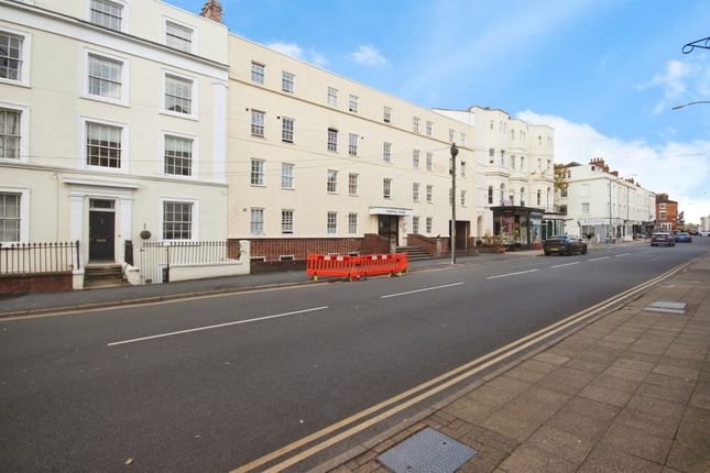 2 bed property, in Regent Street, £120,000