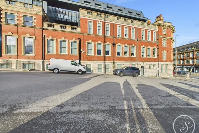 1 bed property, in North Street, £120,000