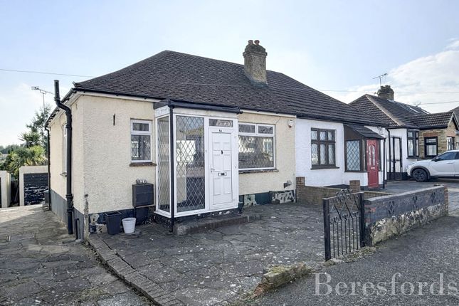 2 bed property, in Great Gardens Road, £400,000