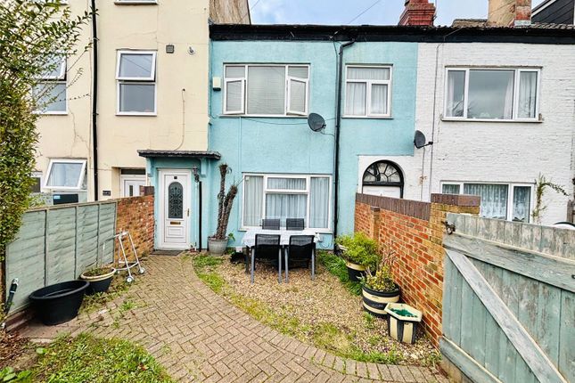2 bed property, in Spring Gardens, £90,000