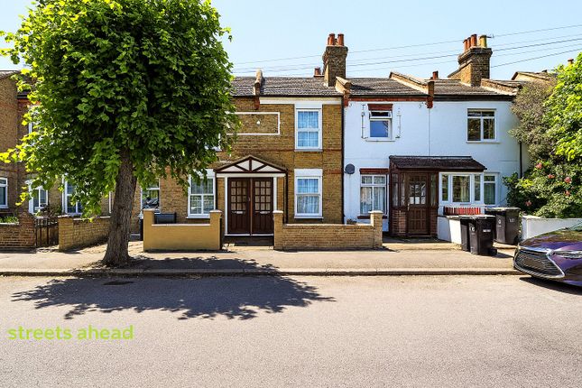 2 bed property, in Dartnell Road, £350,000