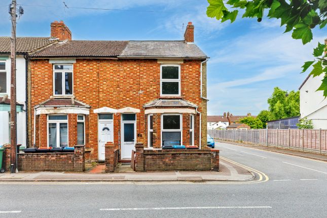 2 bed property, in Albert Street, £160,000