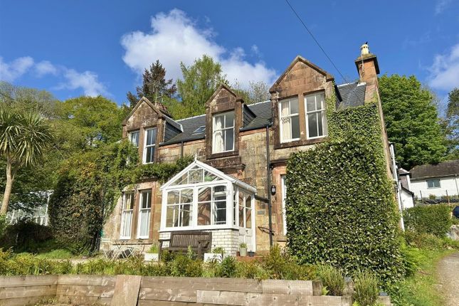 5 bed property, in Claveron, £315,000
