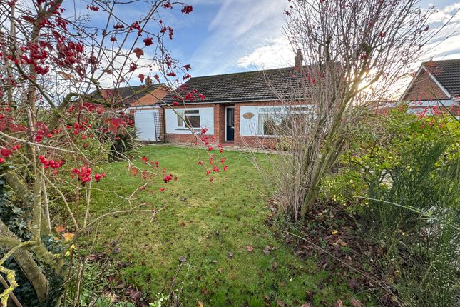 2 bed property, in Hall Lane, £280,000