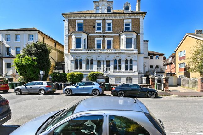 2 bed property, in Spencer Road, £160,000