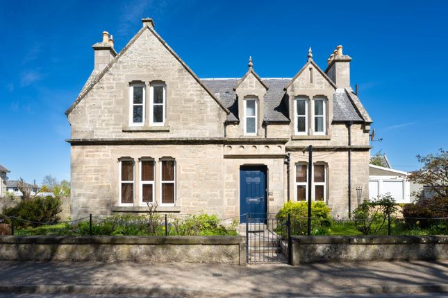 4 bed property, in Waverley Road, £495,000