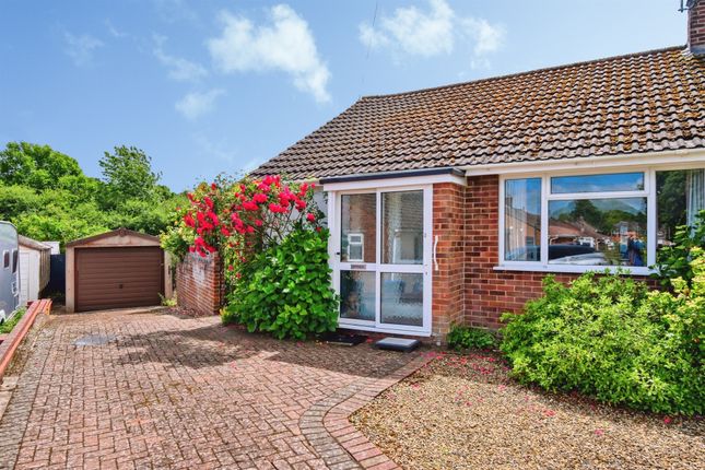 2 bed property, in Stockwood Close, £350,000