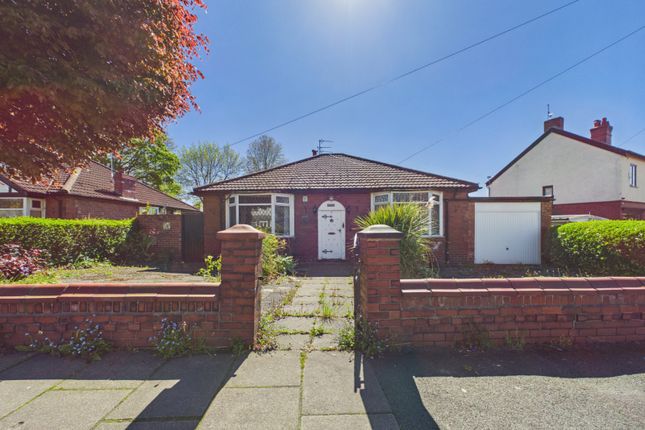 2 bed property, in Wood Lane, £295,000