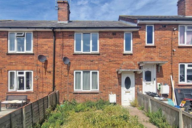 3 bed property, in Osborne Terrace, £110,000
