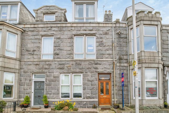 8 bed property, in Holburn Street, £270,000