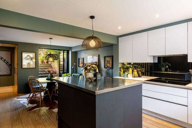 3 bed property, in Livingstone Road, £775,000