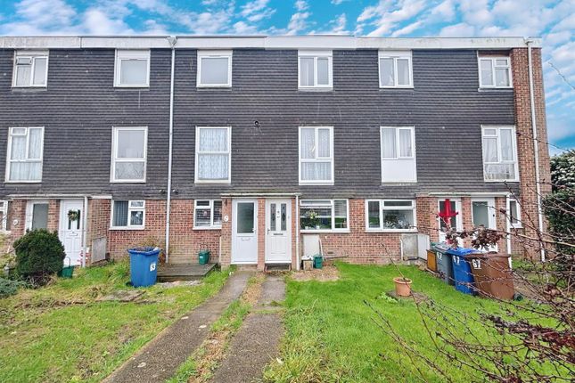 2 bed property, in Boyce Road, £130,000