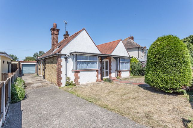 3 bed property, in George V Avenue, £350,000