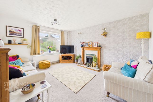 4 bed property, in Medeswell Close, £325,000