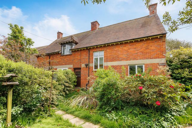 2 bed property, in 2 Bed Cottage In Large Grounds, £395,000