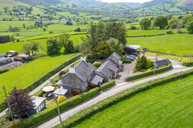 7 bed property, in Cefn Coch, £735,000