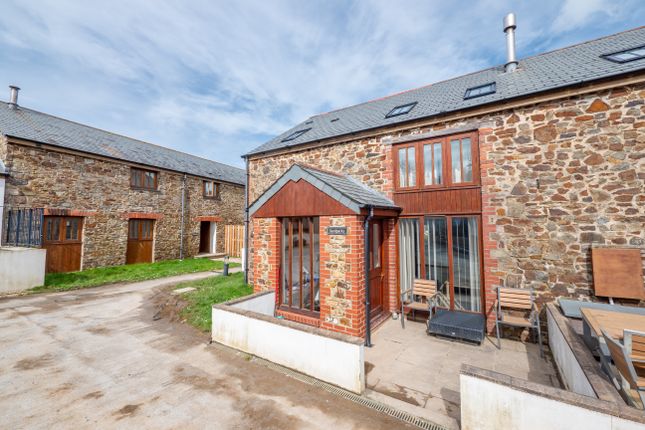 2 bed property, in Whalesborough, £250,000