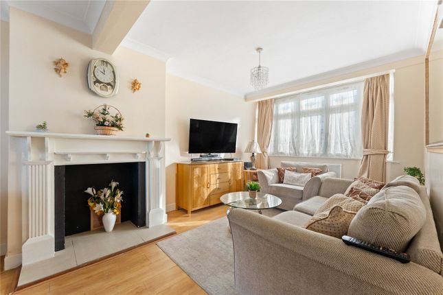 3 bed property, in Highfield Road, £550,000