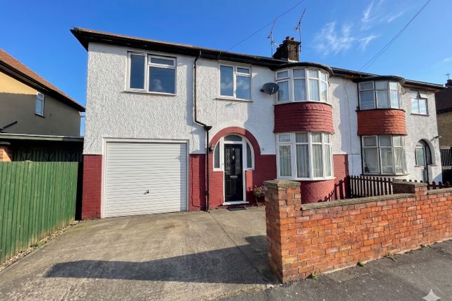 5 bed property, in Fitzroy Avenue, £450,000