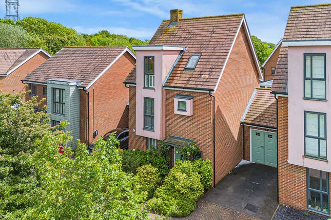 4 bed property, in Spitfire Road, £500,000