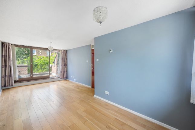 1 bed property, in Great Western Road, £550,000
