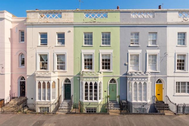 5 bed property, in William Street, £535,000
