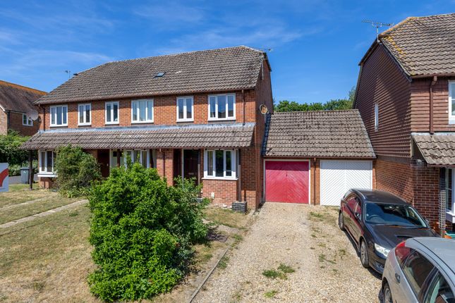 2 bed property, in Spring Meadows, £295,000