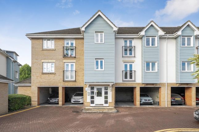 2 bed property, in Sherwood Avenue, £220,000