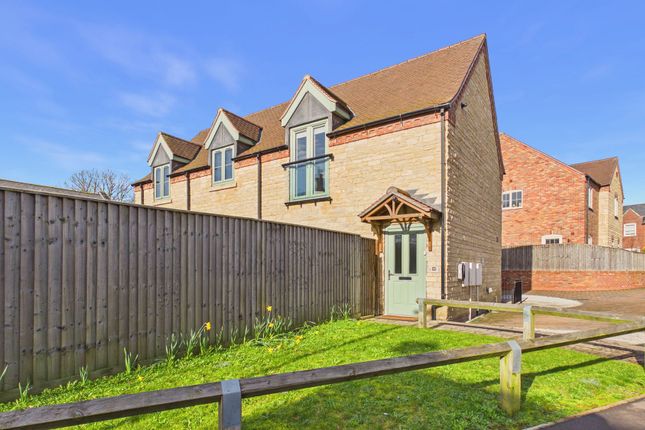 2 bed property, in The Willows, £230,000